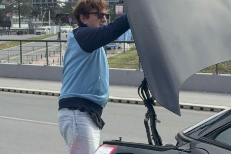 Goran Bregović na aerodromu u Beogradu