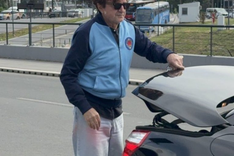 Goran Bregović na aerodromu u Beogradu