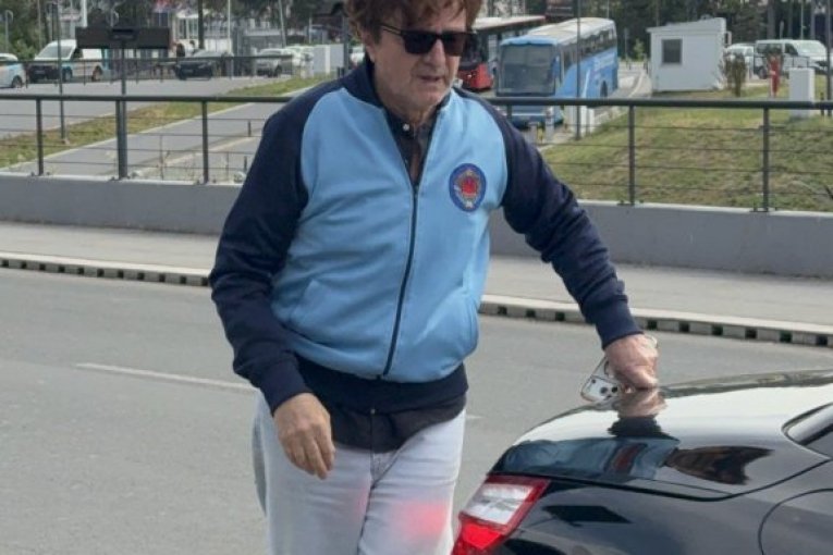 Goran Bregović na aerodromu u Beogradu