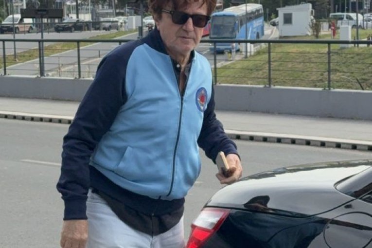 Goran Bregović na aerodromu u Beogradu