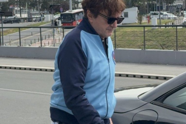 Goran Bregović na aerodromu u Beogradu