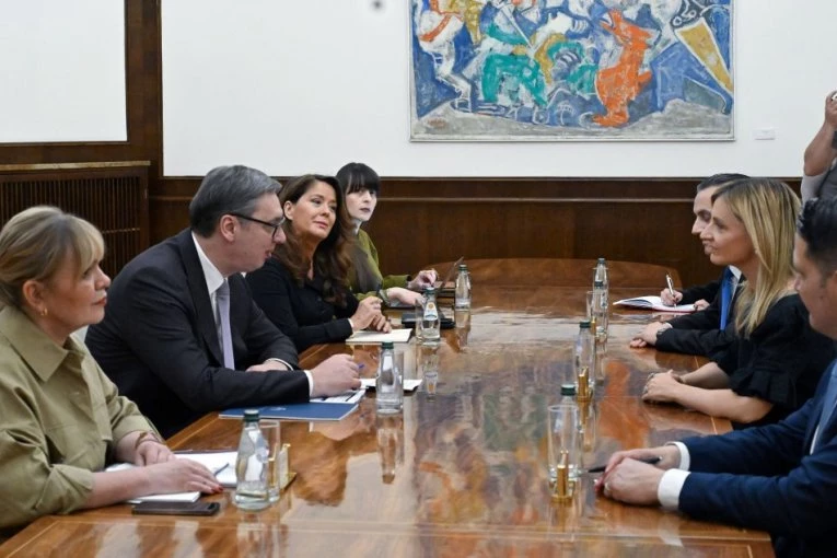 Vučić na važnom sastanku: Predsednik sa podsekretarkom za javnu diplomatiju Stejt departmenta Sarom Rodžers (FOTO)
