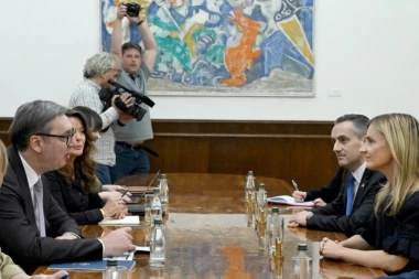 "EKONOMSKA SARADANJA NASTAVLJA DA RASTE!" Vučić nakon sastanka s Rodžersovom: Srbija ostaje otvorena za dalju saradnju s američkim partnerima!