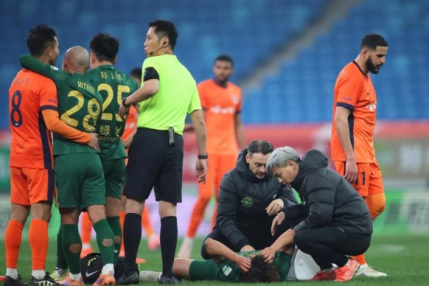 DOMINACIJA SRBA U KINI! Bivši trener Partizana preuzeo klub kom su oduzeti bodovi - pa napravio pravo čudo! (VIDEO)