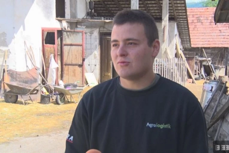DOK MLADI BEŽE U GRAD, VELJKO (21) SA SUPRUGOM REŠIO DA OSTANE NA DEDOVINI: U Karanu zasnovao porodicu i nastavio posao svojih predaka (FOTO)