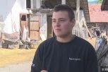 DOK MLADI BEŽE U GRAD, VELJKO (21) SA SUPRUGOM REŠIO DA OSTANE NA DEDOVINI: U Karanu zasnovao porodicu i nastavio posao svojih predaka (FOTO)