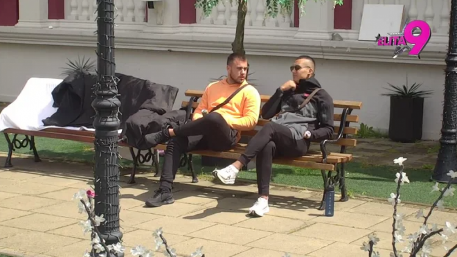 HITNO OBRAĆANJE PORODICI: Nakon karambola s Minom, Viktor od majke tražio da OVO pošalje u "Elitu"