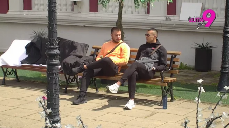 HITNO OBRAĆANJE PORODICI: Nakon karambola s Minom, Viktor od majke tražio da OVO pošalje u "Elitu"