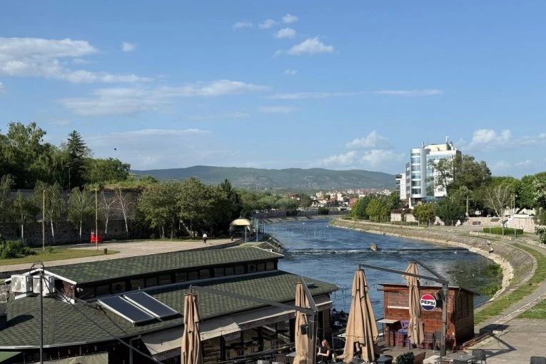 MAJKA I SIN PRONAĐENI ZAGRLJENI U KREVETU MRTVI Komšije iznele detalje tragedije u Nišu