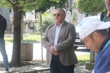 I ON JE TU: Nebojša Čović došao na sahranu Vladimira Cvetkovića - sreo se sa Vučićem (VIDEO)