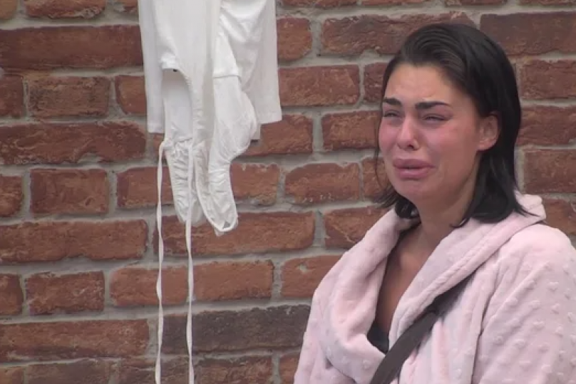 MINA HIT THE BOTTOM OF SHAME AFTER THE BREAKUP! She's stalking Viktor, would beg on her knees for FORGIVENESS: I'll go to jail! (VIDEO)