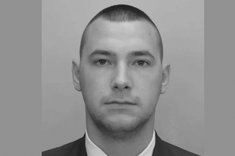 МВД ПРОСТИЛОСЬ С ПОГИБШИМ ПОЛИЦЕЙСКИМ! Ужасающие подробности ДТП: «ОН БЫЛ МОЛОДЫМ ЧЕЛОВЕКОМ, ТОЛЬКО ЧТО ЗАВЕЛ СЕМЬЮ»