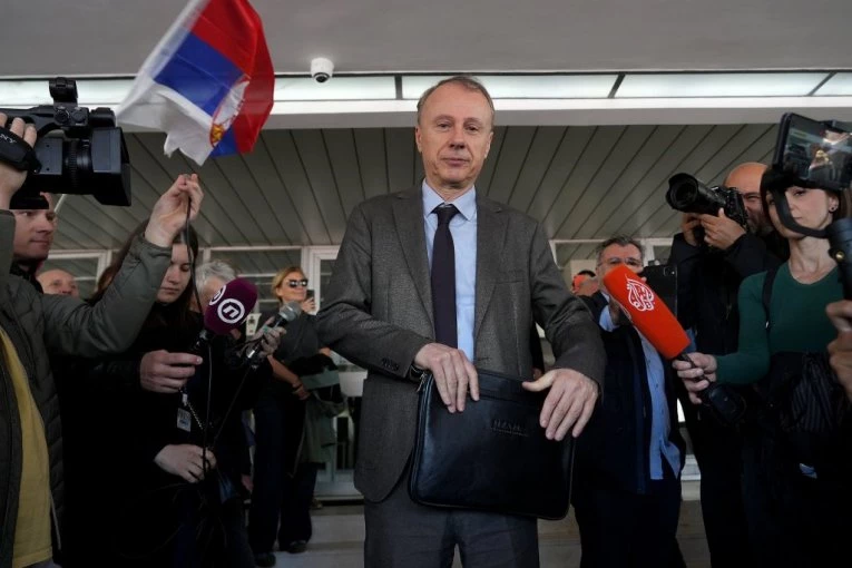 KAKVI BESTIDNICI! Ostrašćeni pioni BLOKADERSKE LISTE podneli predlog rezolucije koja SRBE stavlja u KOŠ - ZLOČINACA! Ovo morate pogledati (FOTO)