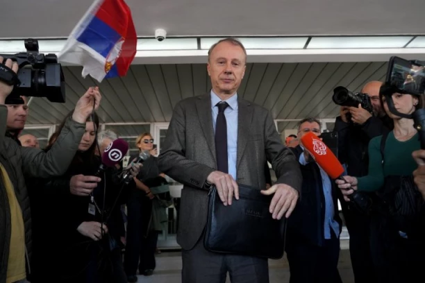 KAKVI BESTIDNICI! Ostrašćeni pioni BLOKADERSKE LISTE podneli predlog rezolucije koja SRBE stavlja u KOŠ - ZLOČINACA! Ovo morate pogledati (FOTO)