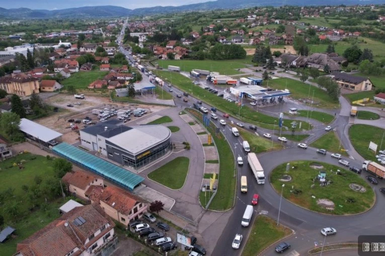 OGROMNE GUŽVE NA IBARSKOJ MAGISTRALI! Kilometarske kolone od Preljine do Mrčajevaca (FOTO)