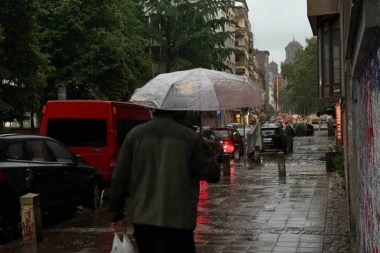 APOKALIPTIČNO U BEOGRADU! Lije kao iz kabla - POGLEDAJTE DRAMATIČNE SNIMKE, JAK PLJUSAK SE SRUČIO NA PRESTONICU! (VIDEO)