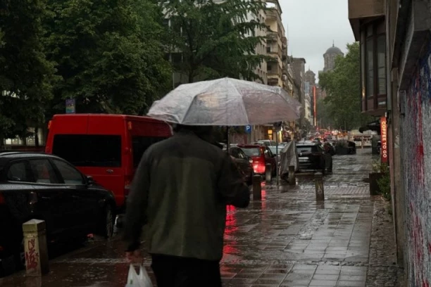APKALIPTIČNO U BEOGRADU! Lije kao iz kabla - POGLEDAJTE DRAMATIČNE SNIMKE, JAK PLJUSAK SE SRUČIO NA PRESTONICU! (VIDEO)