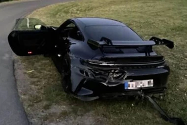 PRONAĐEN SKUPOCENI AUTOMOBIL SRPSKIH TABLICA! U toku potraga za vozačem! (FOTO)