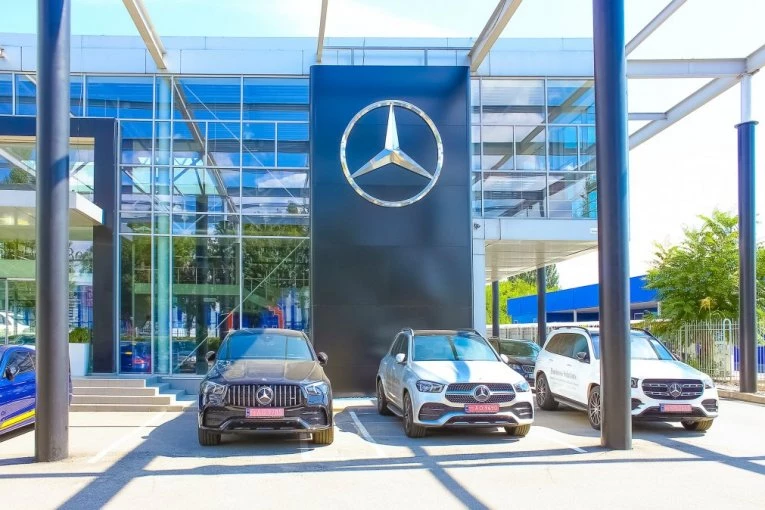 MERCEDES PRODAJE SVOJU IMOVINU: Šokantne informacije prenose svi nemački mediji!