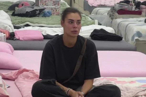 NE BI ZAVELA NI ČIKA DANETA (70): Unakažena Mina Vrbaški - pogledajte PONIŽENJE VEKA! (VIDEO)