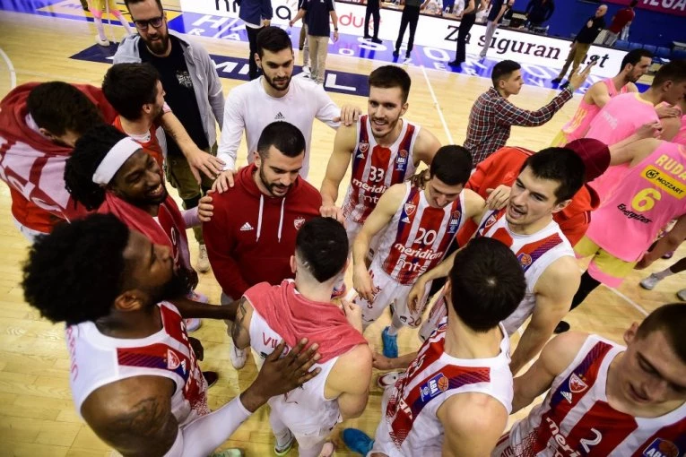 KADIO SVLAČIONICU, SPAVAO NA TERASI... Marko Simonović izneo neverovatne detalje o bivšem igraču Zvezde!