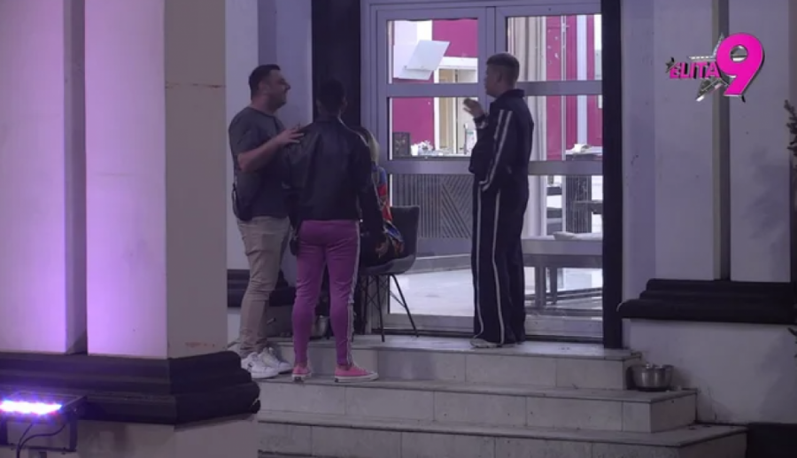 ANELI FIZIČKI NAPALA FILIPA ĐUKIĆA: Pre nego što ga je UVUKLA u krevet napravila mu HAOS - ovako ga je sprečila da ima VRELE AKCIJE!