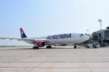 BEOGRAD SVEČANO DOČEKAO DUHOVNO BLAGO IZ HILANDARA: Na Aerodromu “Nikola Tesla” stigle najveće srpske svetinje sa Svete gore