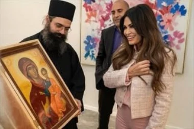 SVETOGORSKI MONASI DARIVALI IKONU BOGORODICE AMERIČKOJ AMBASADORKI: Bivša verenica Donalda Trampa Mlađeg oduševljena poklonom sa Svete gore