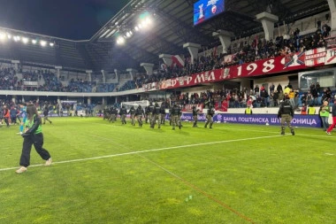 HAOS POSLE FINALA KUPA! Igrači Zvezde i Voše se potukli na terenu! (VIDEO)
