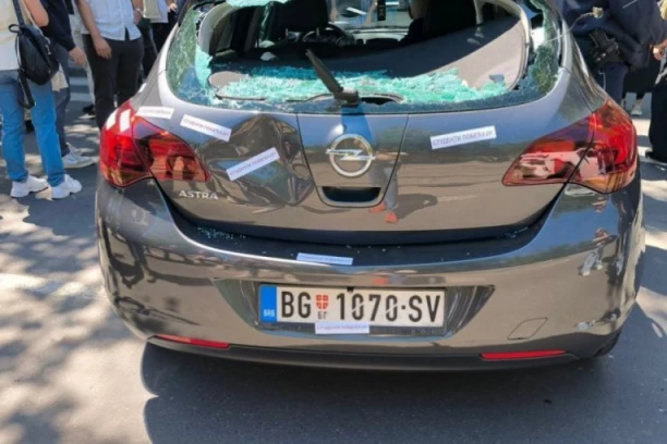 BLOKADERSKA BANDA! Izazvali saobraćajku kod Pravnog fakulteta! (VIDEO)