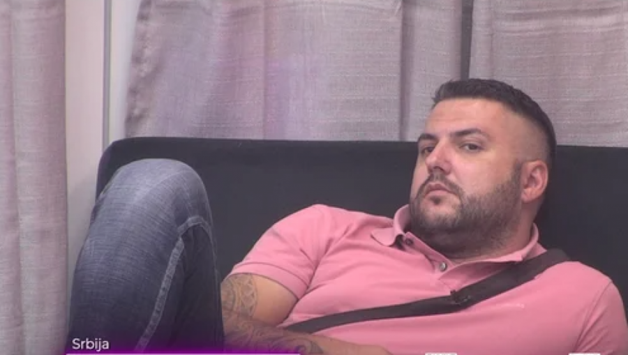 ASMIN ŠUTNUO MAJU: Doživeo poniženje veka, obezbeđenje hitno moralo da reaguje! (VIDEO)