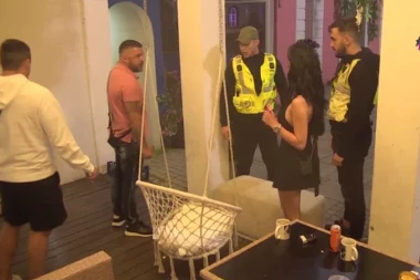 ASMIN ŠUTNUO MAJU: Doživeo poniženje veka, obezbeđenje hitno moralo da reaguje! (VIDEO)