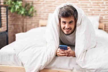 Evo šta se dogodi sa našom dušom kada dan počne uz mobilni telefon