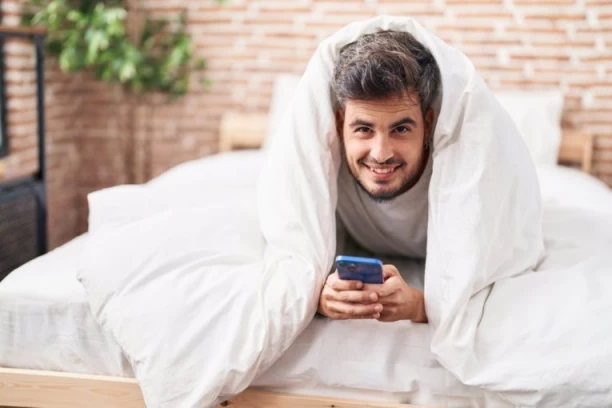 Evo šta se dogodi sa našom dušom kada dan počne uz mobilni telefon