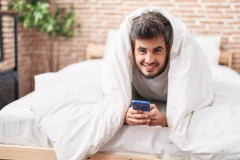 Evo šta se dogodi sa našom dušom kada dan počne uz mobilni telefon