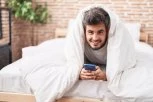 Evo šta se dogodi sa našom dušom kada dan počne uz mobilni telefon