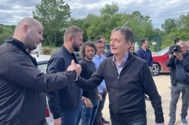 MINISTAR GLIŠIĆ PODELIO SJAJNE VESTI! Đaci već od 1. septembra kreću u rekonstruisanu školu u Banji Vrujci! (FOTO)