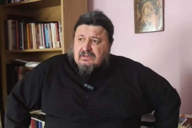 SUD PRESUDIO DA IGUMAN HRIZOSTOM NIJE ŠPIJUN: “U presudi su mi dodelili odštetu od 3.000 evra” (VIDEO)
