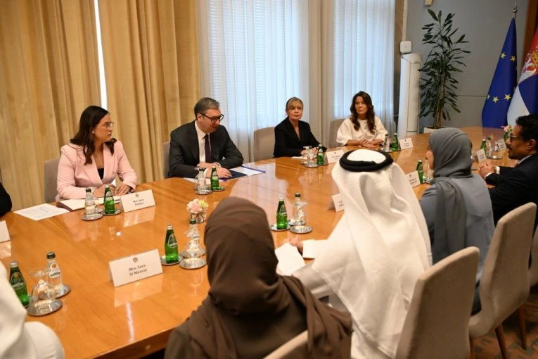VAŽAN SUSRET! Vučić se sastao sa ministarkom za klimatske promene i životnu sredinu UAE! (FOTO)
