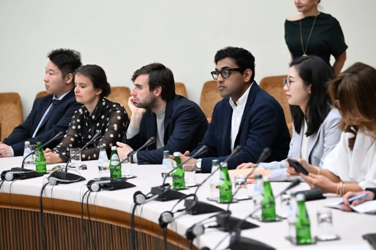 OGLASILI SU SE STUDENTI SA HARVARDA NAKON RAZGOVORA SA PREDSEDNIKOM VUČIĆEM! Osećamo zadovoljstvo i čast!