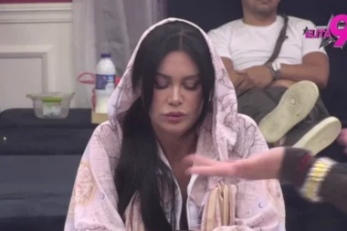 HITNO ZAUSTAVLJEN PROGRAM, STANIJA DOBILA NAPAD UŽIVO NA PINKU: Neviđena histerija, starleta totalno van kontrole!