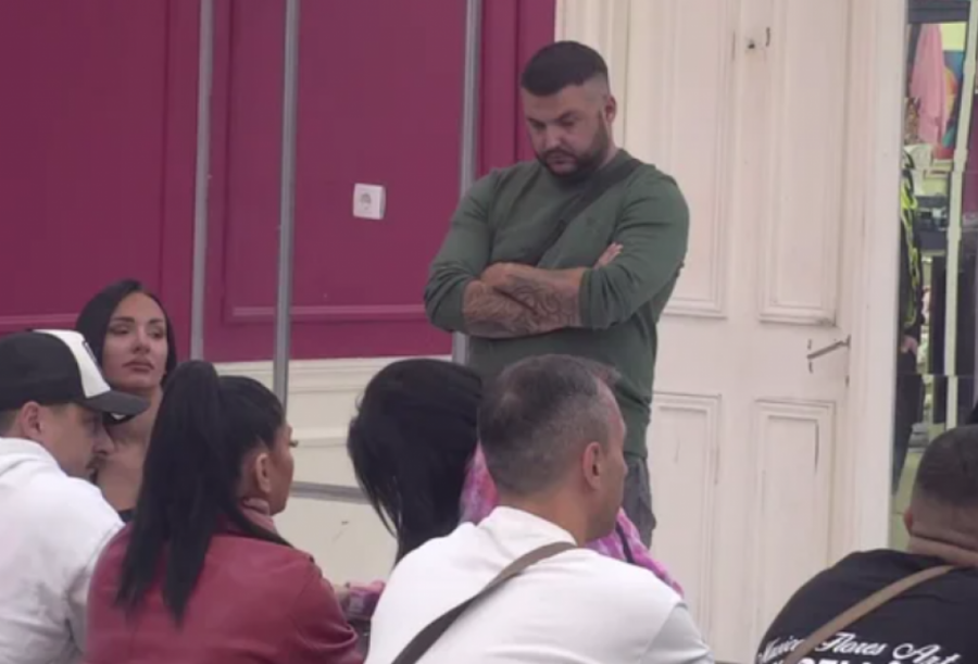 HITNO ZAUSTAVLJEN PROGRAM, STANIJA DOBILA NAPAD UŽIVO NA PINKU: Neviđena histerije, starleta totalno van kontrole!