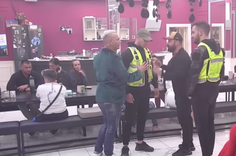 REGION ZGROŽEN PONAŠANJEM LUKE VUJOVIĆA - Izgovorio NEDOPUSTIVU rečenicu uživo u programu! OBEZBEĐENJE ULETELO U "ELITU 9" (VIDEO)