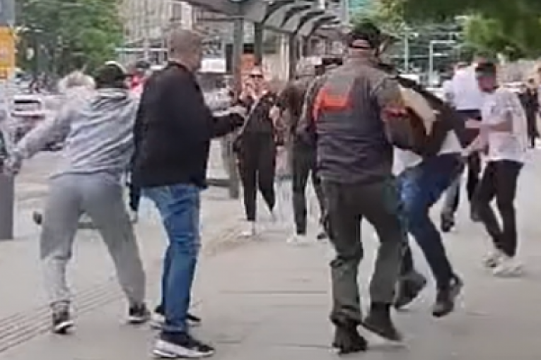 Napad blokadera na SNS aktiviste