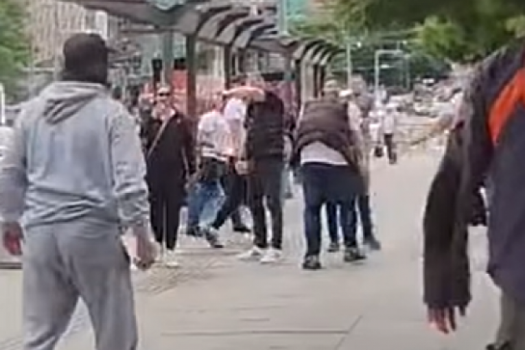 Napad blokadera na SNS aktiviste