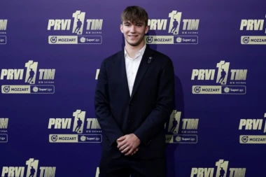 OBELEŽIO SEZONU! Paunović uručio veliko priznanje Zvezdinom detetu