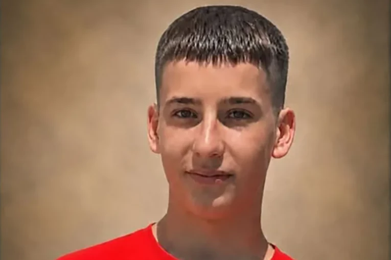 SAHRANJEN U ODELU KOJE JE KUPIO ZA MATURU: Luka ispraćen na večni počinak, ubica mu presudio dok mu je DONOSIO PICU NA KUĆNI PRAG! (FOTO)