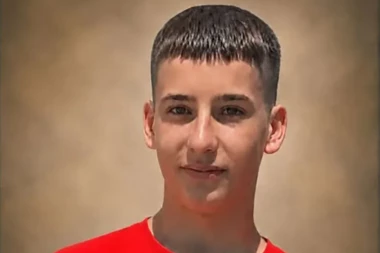 SAHRANJEN U ODELU KOJE JE KUPIO ZA MATURU: Luka ispraćen na večni počinak, ubica mu presudio dok mu je DONOSIO PICU NA KUĆNI PRAG! (FOTO)