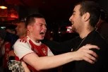 DVE DECENIJE SUŠE! Navijači Arsenala slave titulu - na ovo se čekalo još od "nepobedivih"! (VIDEO)