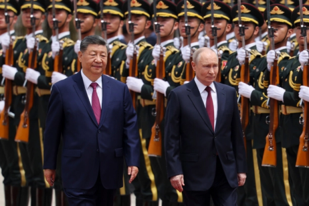 PUTIN DOČEKAN TOPOVSKOM VATROM! "Odnosi Rusije i Kine dostigli neviđeni nivo"  - POGLEDAJTE SPEKTAKULARAN DOČEK! (FOTO)